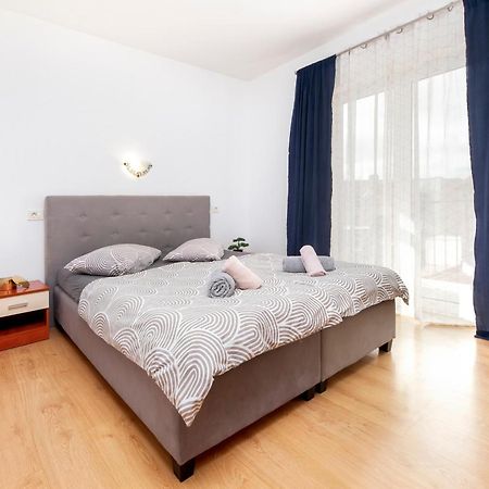 Apartmani Sara-Andrea Ровинь Экстерьер фото