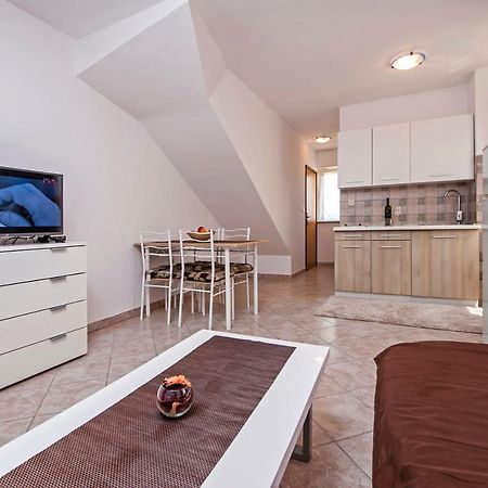 Apartmani Sara-Andrea Ровинь Экстерьер фото
